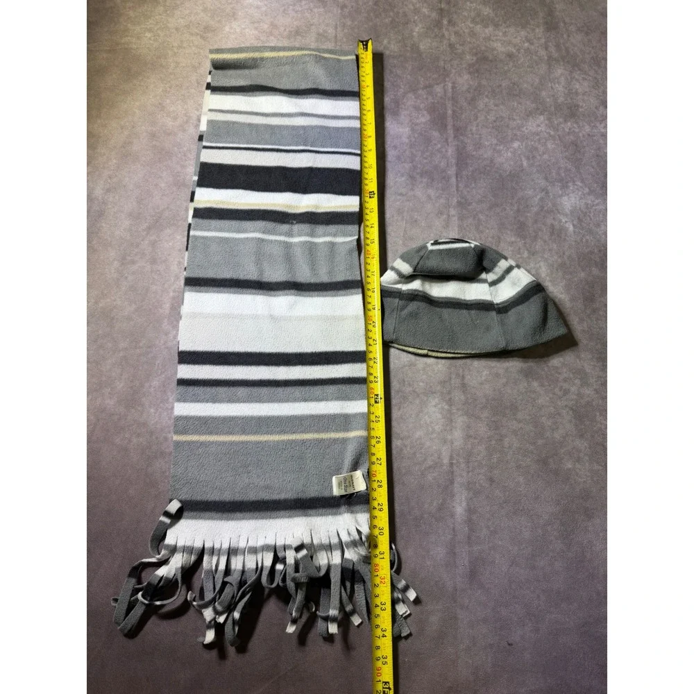 Old Navy Mens Grey Striped Fleece Scarf and Beanie Hat Set One Size